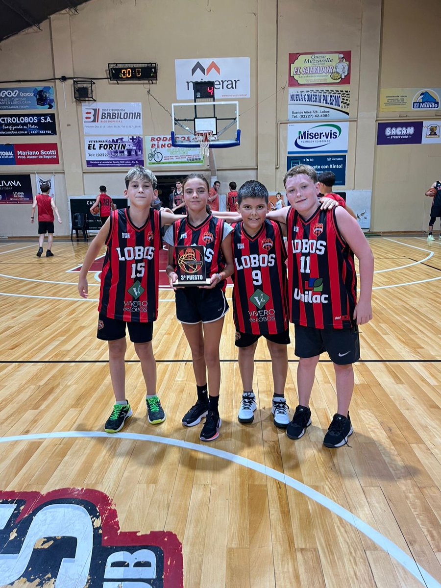 LAC1892's tweet photo. ▪︎ El encuentro de MINI 3x3 "Eugenio Lacoste" para chicas y chicos de U11 y U13 llegó a su fin y tuvo cómo campeón a Lobos Truck, seguido por Transporte Blengino y en 3° lugar fue para Farmacia Sindical 👏🏻

#VamosLAC ❤️🖤 https://t.co/nZlMXnd6u8