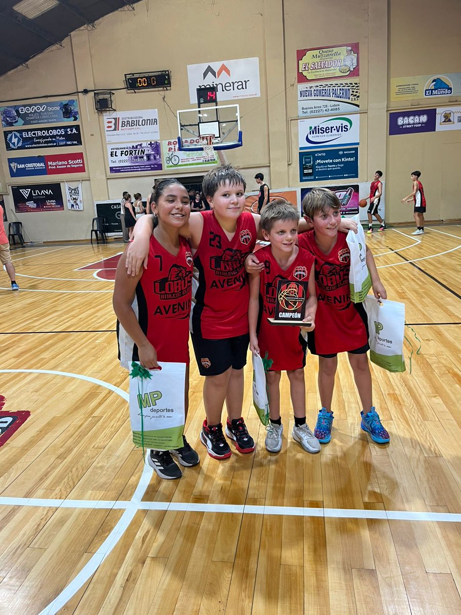LAC1892's tweet photo. ▪︎ El encuentro de MINI 3x3 "Eugenio Lacoste" para chicas y chicos de U11 y U13 llegó a su fin y tuvo cómo campeón a Lobos Truck, seguido por Transporte Blengino y en 3° lugar fue para Farmacia Sindical 👏🏻

#VamosLAC ❤️🖤 https://t.co/nZlMXnd6u8