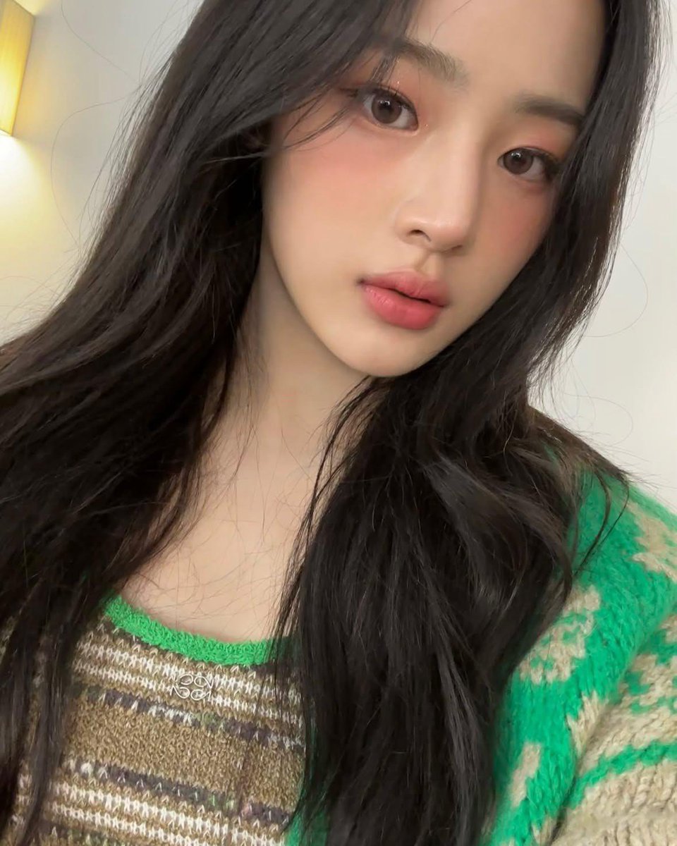 minji_loops's tweet image. Minji bangs magic