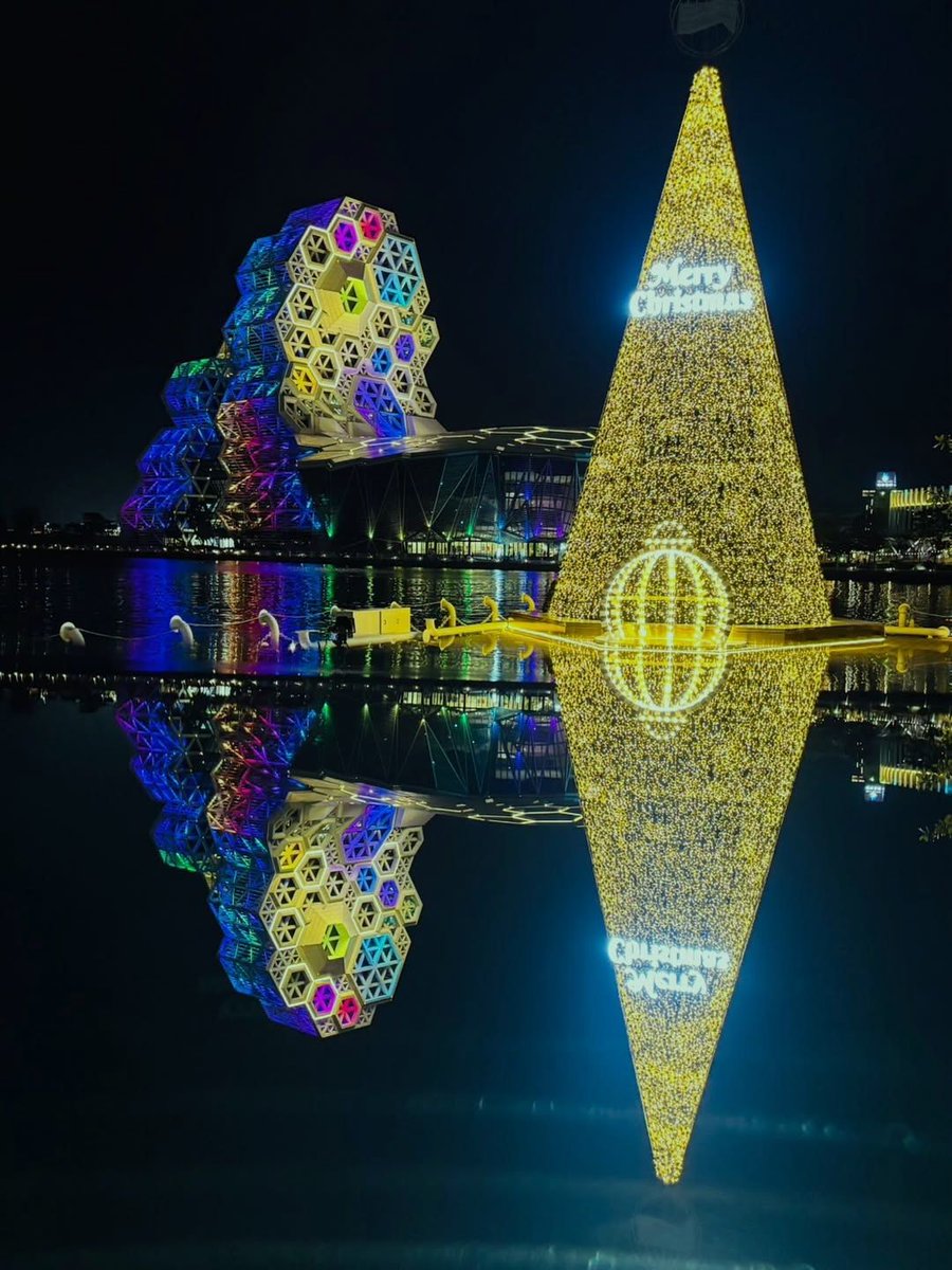 Every time you eat durian mille crepefeels like a celebration，crispy and tempting到让人停不下来。