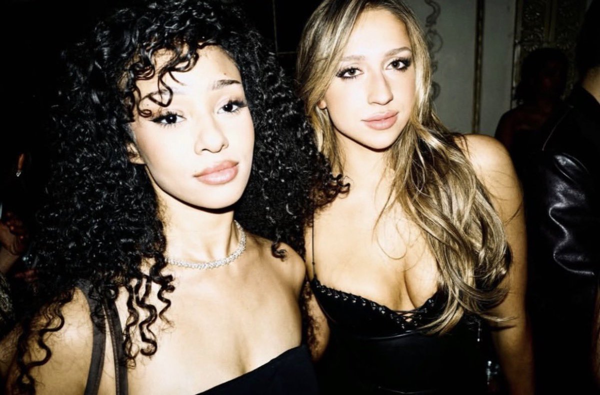 📸 | Tate McRae with Manon from KATSEYE at the #GRAMMYS after party!