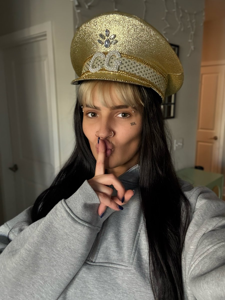stephdelander's tweet photo. Don’t talk to me until you’ve bought your @ImChelseaGreen hat! 🤫 https://t.co/HbI6DfiofT