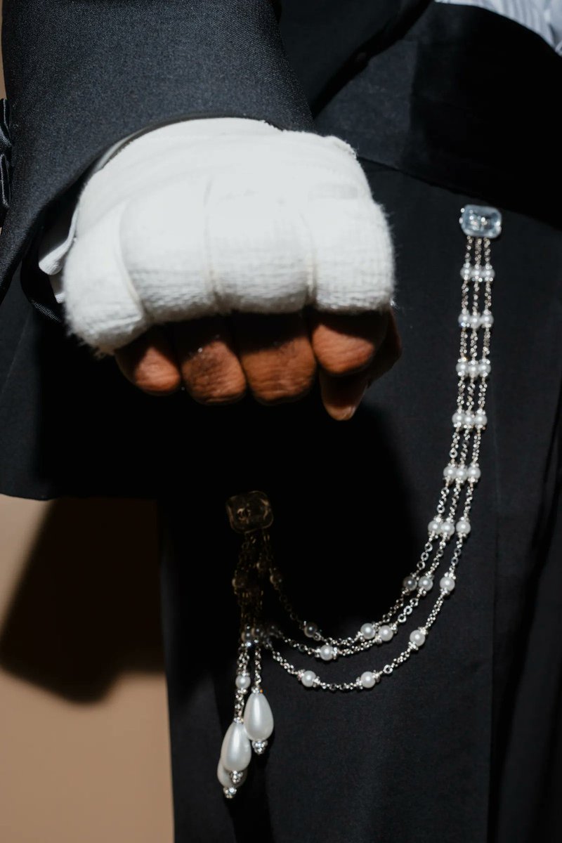 WhoopingFeet's tweet photo. When you put that shit on but still ready to catch a fade at the same time 

🔥🤵🏾‍♂️🥊 https://t.co/1RvIr9CXfc