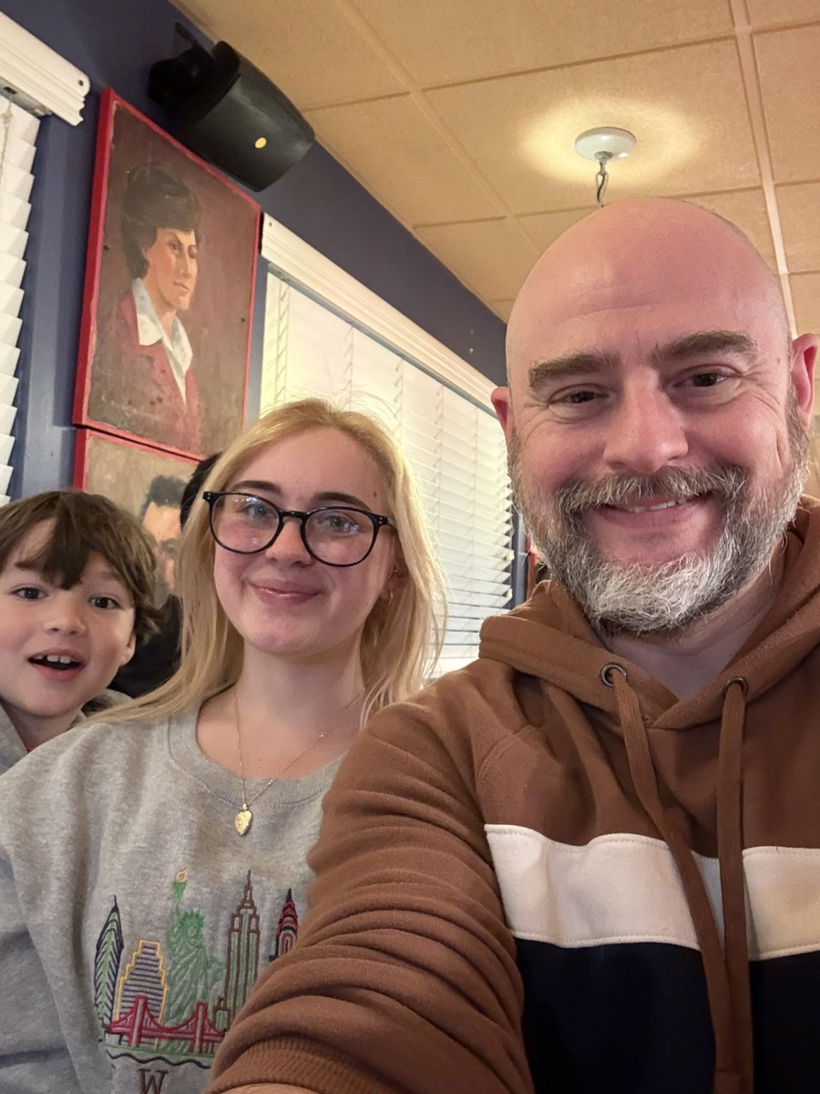 vpmattsaxe's tweet photo. Had a great time visiting my daughter @cutelinjsaxe at @UHouston and sister @AdrienneSaxe this past weekend. 
🤍❤️💖 https://t.co/hfmb2njAvn
