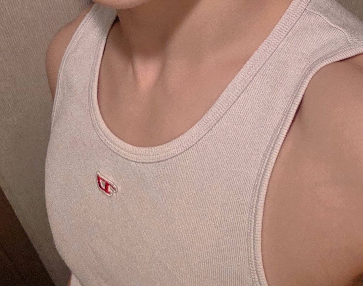 12月にはあの白タンクのセルカもあげてくれてたんだ、、、💭