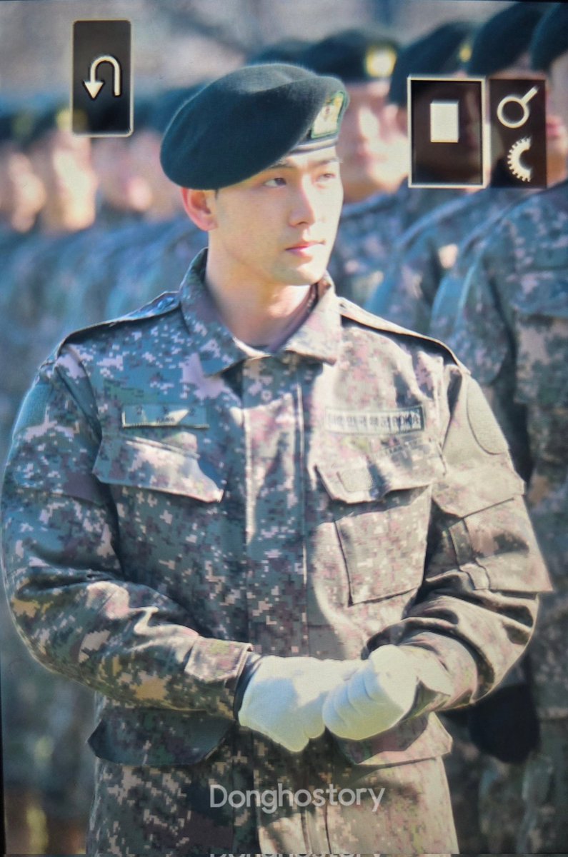 descendants of the sun main character baekho iktr !!!