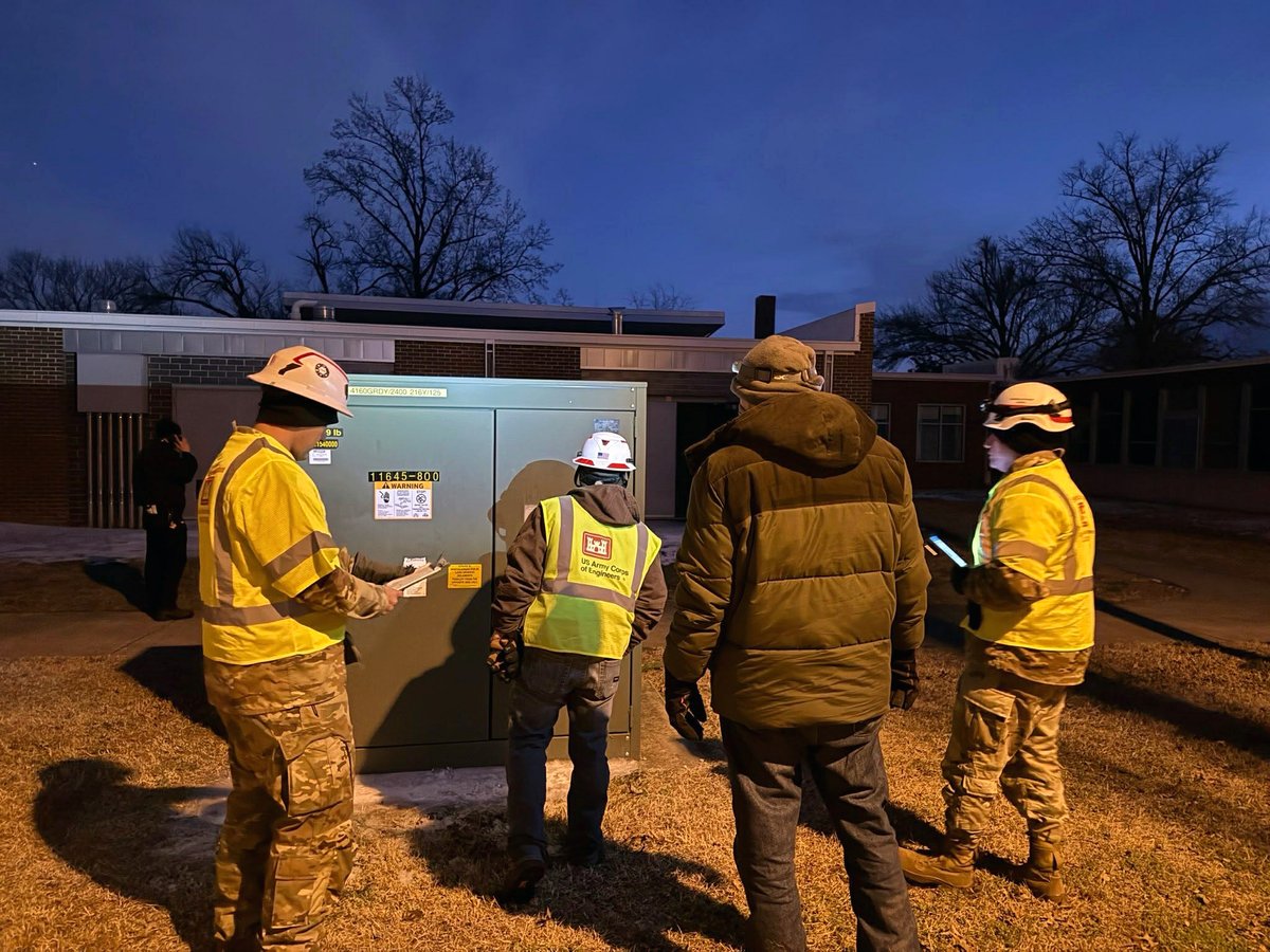 usacetulsa's tweet photo. Itโs #TeamWorkTuesday!
Tulsa District Power team members joined by Nashville & Albuquerque District teammates and Soldiers from the 249th Eng. Battalion โ assessed eight Nashville-area schools Feb. 1 after late-January storm outages. https://t.co/QGe0B726g2
