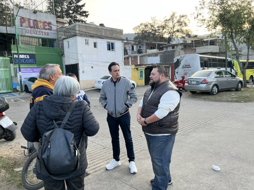AAtaydeR's tweet photo. ¡Tarde de cafecito y tamales en Tlalpan!

Muy contento de acompañar al Concejal @EdsonVARE y las y los vecinos de Pedregal de San Nicolás, Cuarta sección. ☕️ https://t.co/WfyM1sgQCo