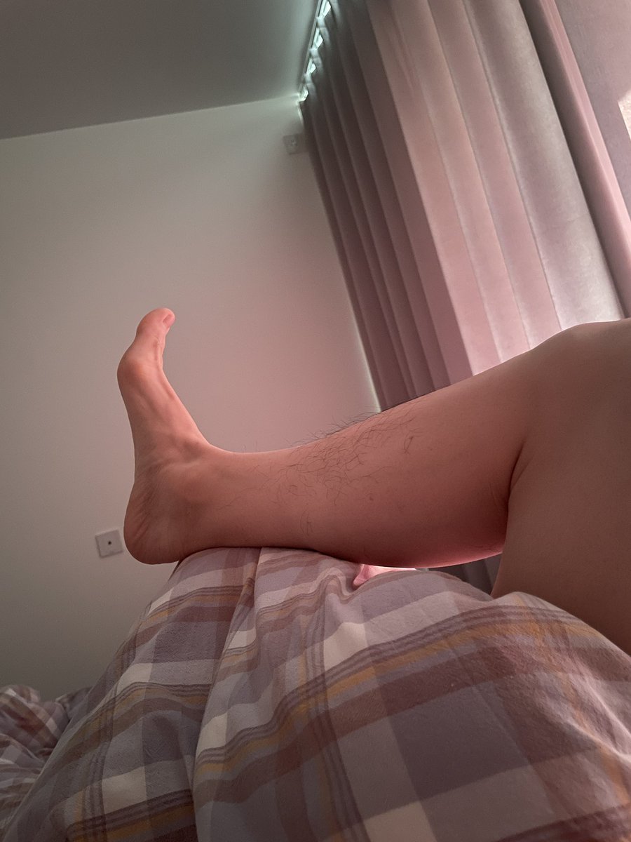 socksfeetSS's tweet photo. 冬天起床困难户 https://t.co/mTEJcMNywB