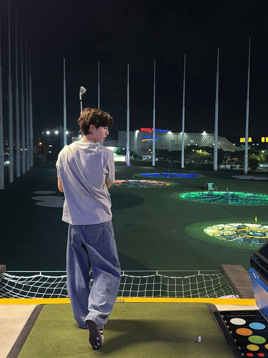 cyjprint's tweet photo. 260203 | INSTAGRAM [marktuan] 

Always a good vibe in BKK ✨🏌🏻‍♂️🥊

#MarkTuan #마크 @marktuan #GOT7 https://t.co/VMtXiBQXCZ