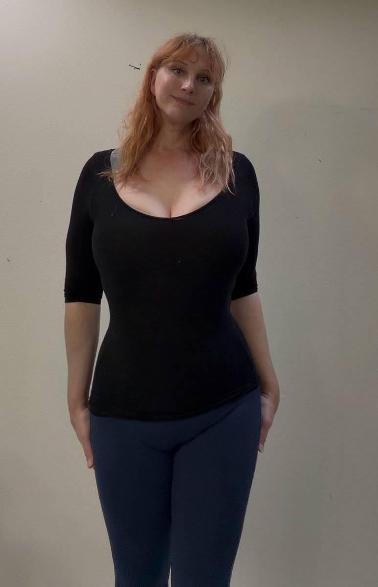 valkmommy_brynn's tweet photo. Just an average tall lady. https://t.co/uLGSrJJKKL