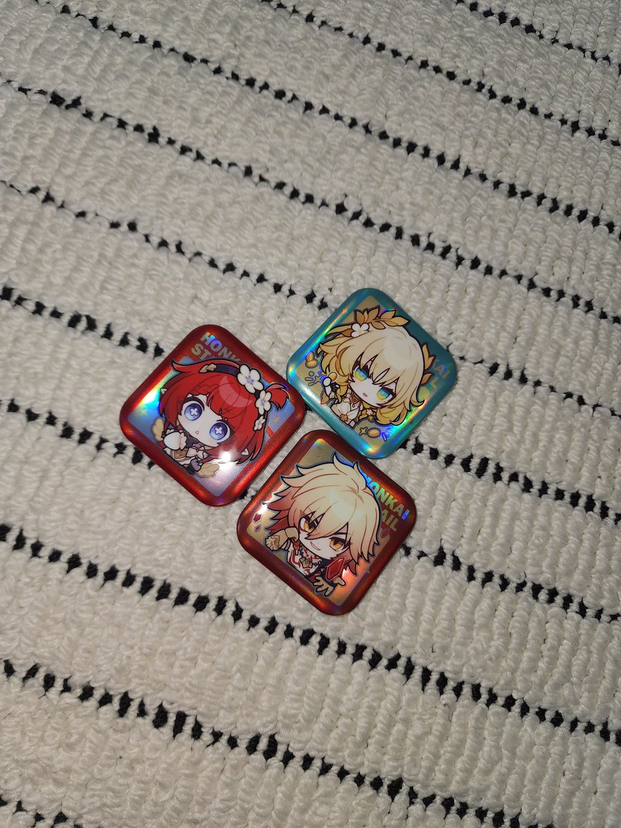 #스타레일_장터
#스타레일장터

아글라이아 트리비 마이데이 사각 캔뱃지 일괄로 0.7에판매합니당 개봉 후 암실전시해서 기스나 변색없어용 멘션/디엠주세요!!!