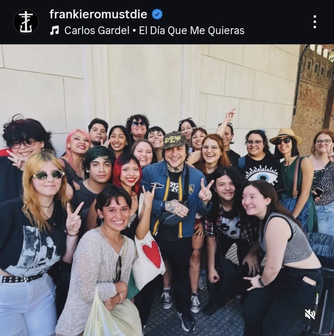 frank iero pajeador serial de guitarras tweet media