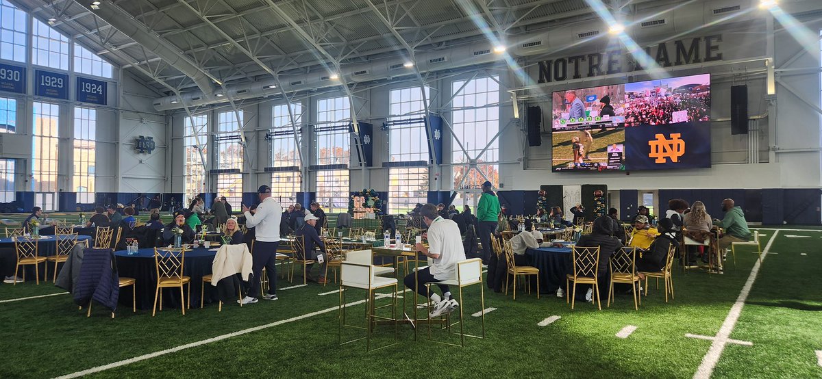 Matthew12674245's tweet photo. Huge thank you to @NDFootball for having me out for a gameday visit vs Syracuse https://t.co/QR8Jl94Eek