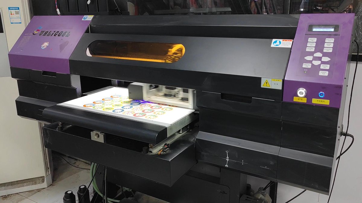 sublicool's tweet image. 📷📷𝐒𝐔𝐁𝐋𝐈𝐂𝐎𝐎𝐋 𝐔𝐕 𝟔𝟎𝐑 𝐑𝐨𝐥𝐥 𝐏𝐫𝐢𝐧𝐭𝐞𝐫 is a new technology of the digital revolution, The biggest advantage of this new technology is that after printing
📷More: bit.ly/4pyhPFk
📷Email:sales@sublicool.com
#UVPrinter #DTFPrinting #CreativePrinting