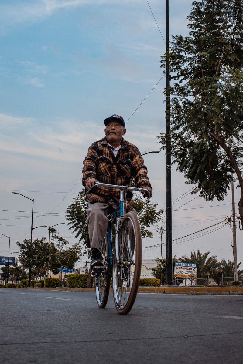bicitografo's tweet image. El asfalto de Purísima cuenta historias cuando pasas sobre dos ruedas. 📸 No solo es transporte, es terapia. Si te sientes grande al pedalear, es porque estás haciendo algo grande por ti y por los demás. 🚴‍♂️💨 #RideYourBike #CyclingShots #Purisima