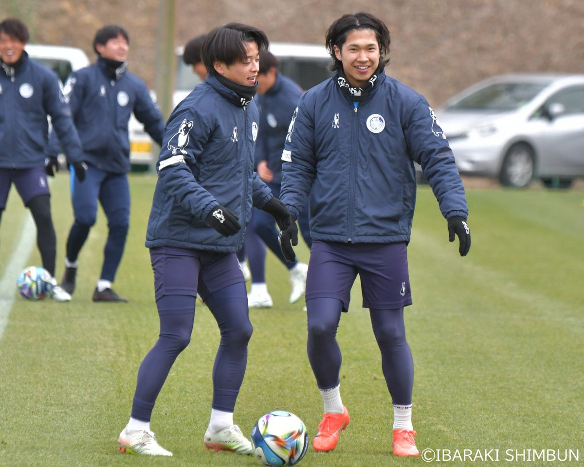 【J1水戸】
（練習取材こぼれ話）
個人チャントができた #加藤千尋 選手

🗣️「プロで初めてなので凄く嬉しい。はやくスタジアムで聞きたい」

原曲は #大崎航詩 選手が「めっちゃ良い曲だよ」と話していたというハルカミライの「優しく飛んでゆけ」。

開幕戦まであと5日です⚽️
#水戸ホーリーホック