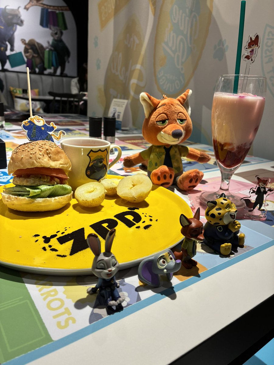 otone0419's tweet photo. すごく楽しかった
有休では自分の好きを詰めてきた
仕事頑張ってよかった

好きなパレードとショーが見れて
また、念願の不思議な国のアリス風コーデでアリスにでてくる大好きなキャラとグリができたこと幸せすぎて夢の国はキラキラしてました https://t.co/MO9lRPibnF
