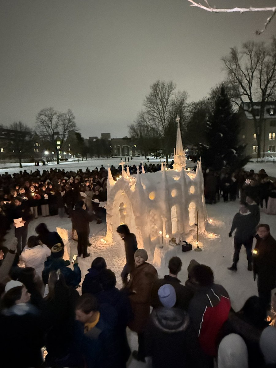 BarstoolIrish's tweet image. Mass is happening right now 🙏 this is why I love this place