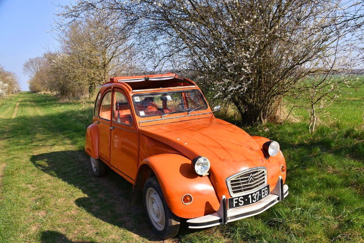 Citroën 2CV a classic #Frenchcar 

#France 🇨🇵 #travel #photo #2cv #citroen buff.ly/425usPU