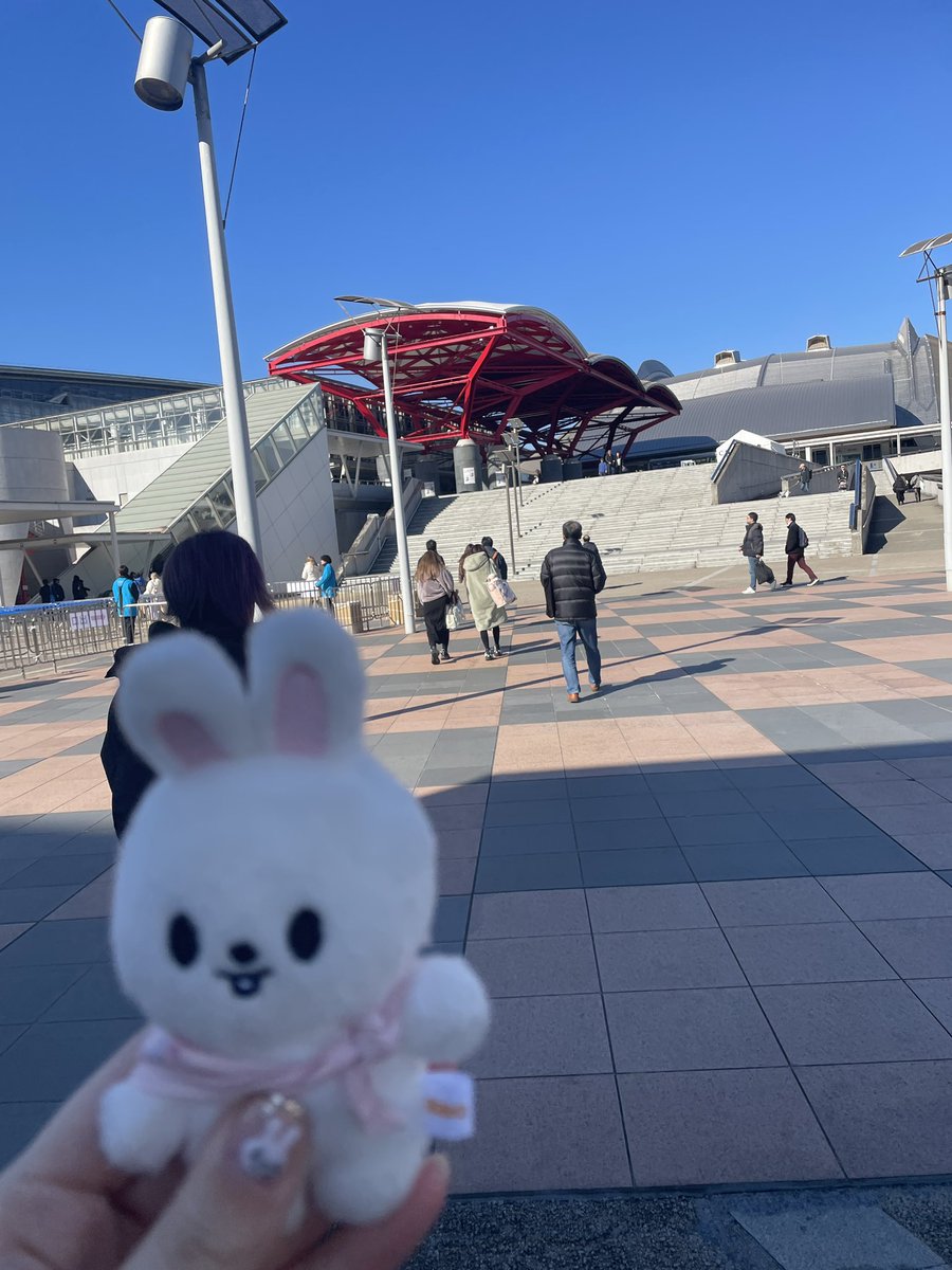 ma38_09's tweet photo. 幸せいっぱい間近で見てあの本人の手を触れて、、、

肉球(手)少し暖かくて柔らかかった
あざっすって目見てくれた😳
(幕張の時は疲れてたけど良き)

もう、リノさん大好き！！！ https://t.co/QnzdUSbUKm