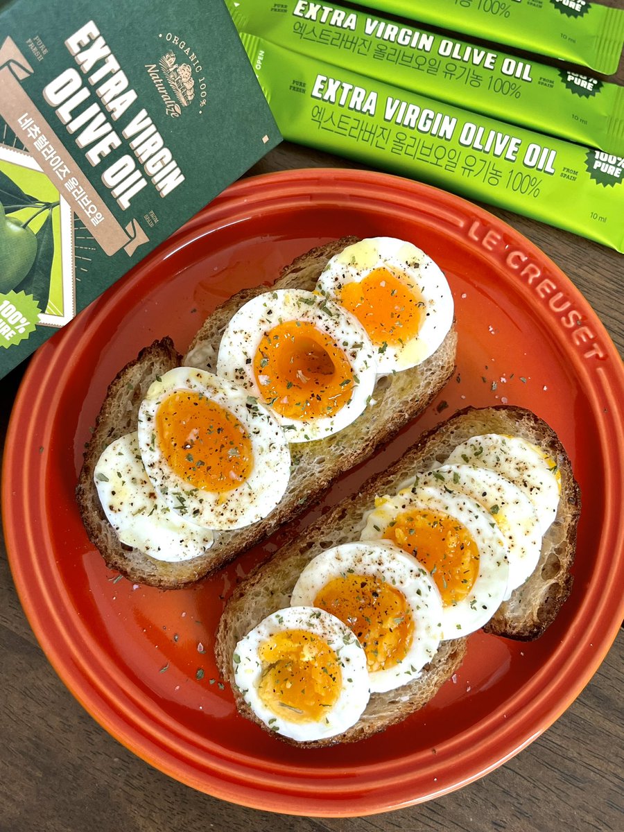 #RT이벤트 #제품제공 

RT추첨 5분께 유기농 100% 네추럴라이즈 엑스트라버진 올리브오일을 드려요🎁

기분좋게 산뜻한 향이 올라와서 공복에 한 포씩 먹기도 좋았고, 저는 구운 깜빠뉴에 반숙란 올려서 소금후추+올리브오일만 뿌려먹었는데 넘 맛있었어요🫒🤤