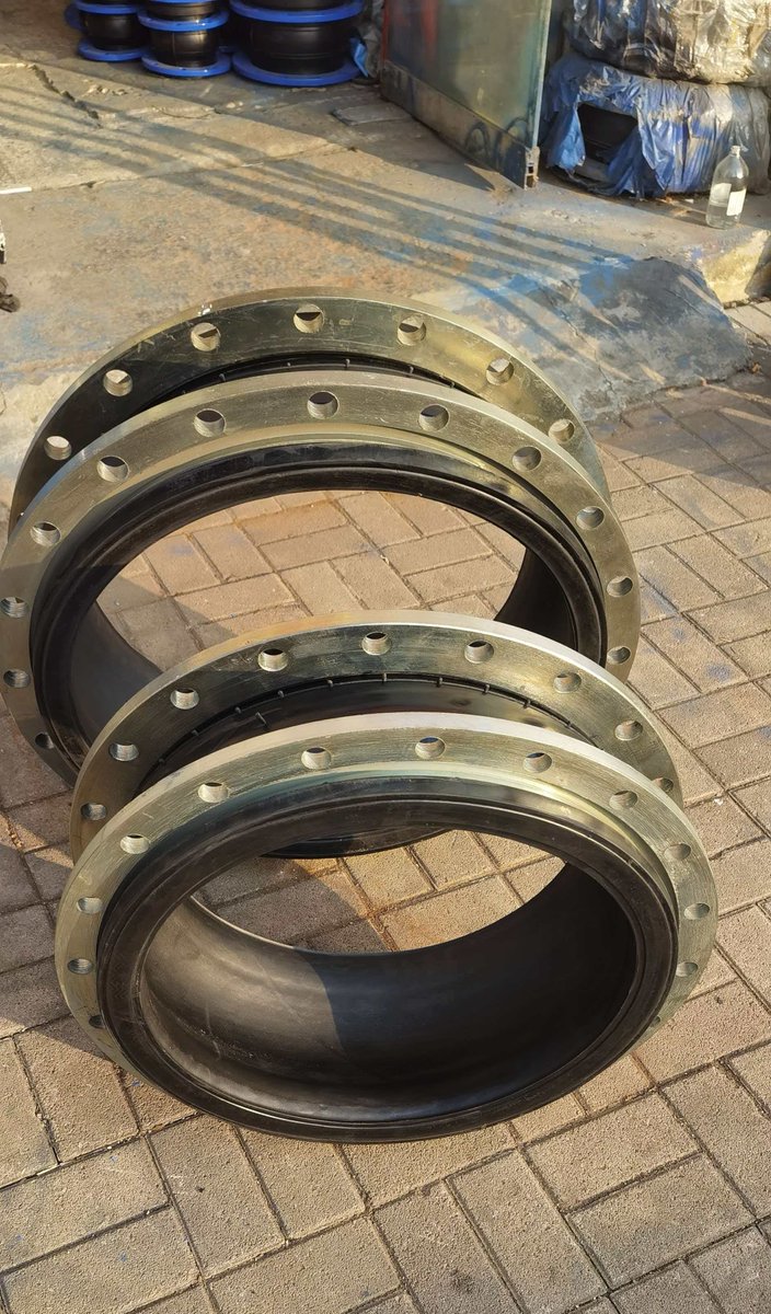 Rubber Expansion Joint / Rubber flexible connector
WhatsApp：+86-18932813265
Email：amy@hujinhebei.com
Website: hujinhose.com
#hujintechnology #RubberExpansionJoint #Connector #ExpansionJoint #Flange