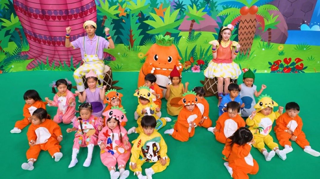 hiyokosmileHima's tweet image. 【🎉出演情報🎉】

#AmazonPrimeVideo 配信中📡⚡

パニパニパイナ！3   シーズン3
第24話『きえちゃいたい！』
「森でくるくる」のビレジアンダンサーとしてひまりが出演しました✨️

エンディングにも注目👀‼️

写真:パニパニパイナ公式HPから