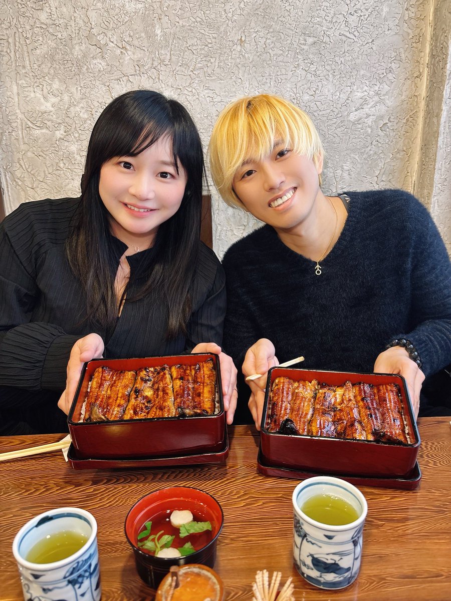 先日は所属しているメンズバンド「リジュラン」で静岡ツアーに行ってまいりました🥰
1日目はホテルアンビア松風閣さまにて一馬さんのディナーショー、2日目はライブハウス飛翔さんにて演奏✨
お越しいただいた皆さまありがとうございました💝
妻と旅行もできて幸せな時間でした💕