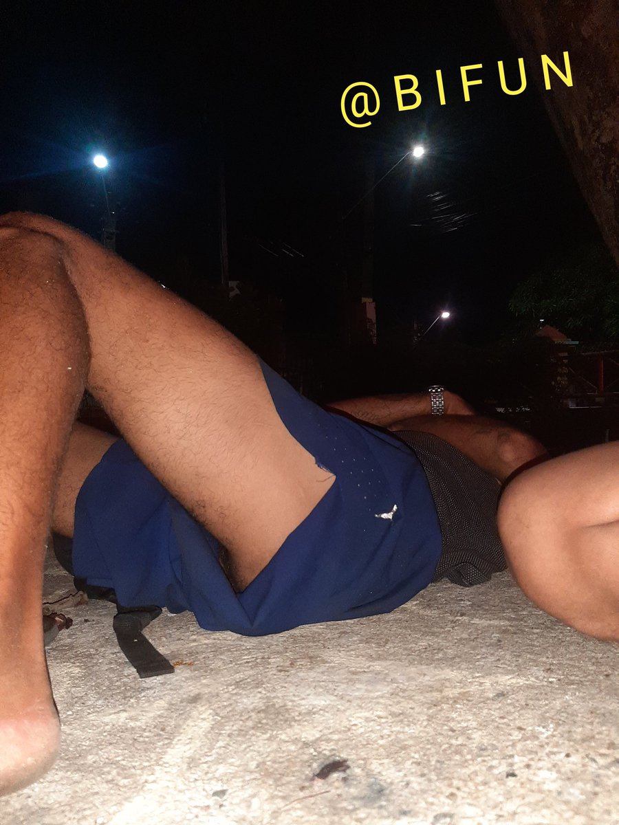 Bifun77's tweet photo. Andando tranquilo, vi esse macho dormindo numa calçada, parei perto peguei no seu pau mas ele não acordou. Tirei seu pauzão pra fora e o cheiro de pica suada logo exalou. Aproveitei já que ele tava muito brizado, sentei bastante nessa pica. 
🔴https://t.co/EuM2fpghSJ https://t.co/XUoAnR7BIa