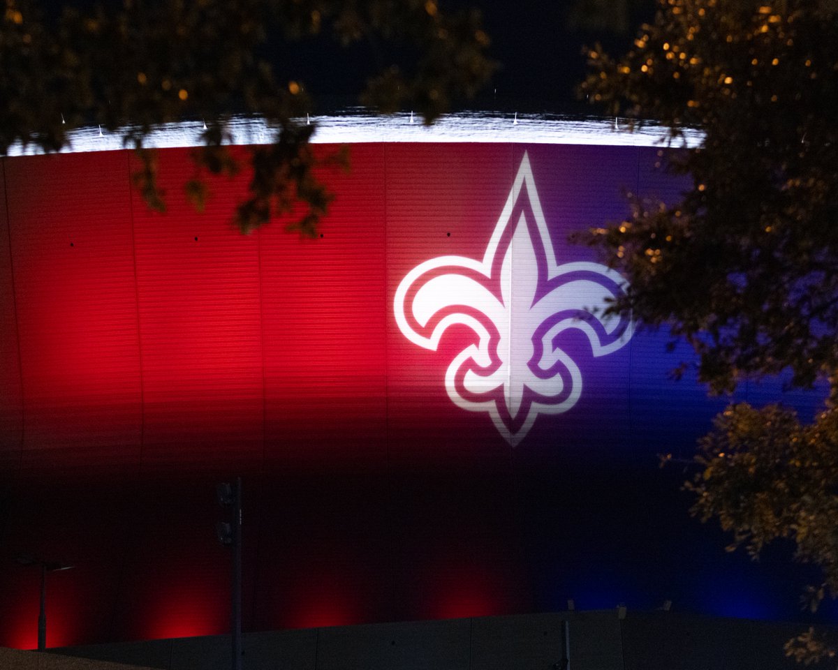 Saints's tweet photo. Those colors look good 🇫🇷 https://t.co/ffJwWqp1Ne