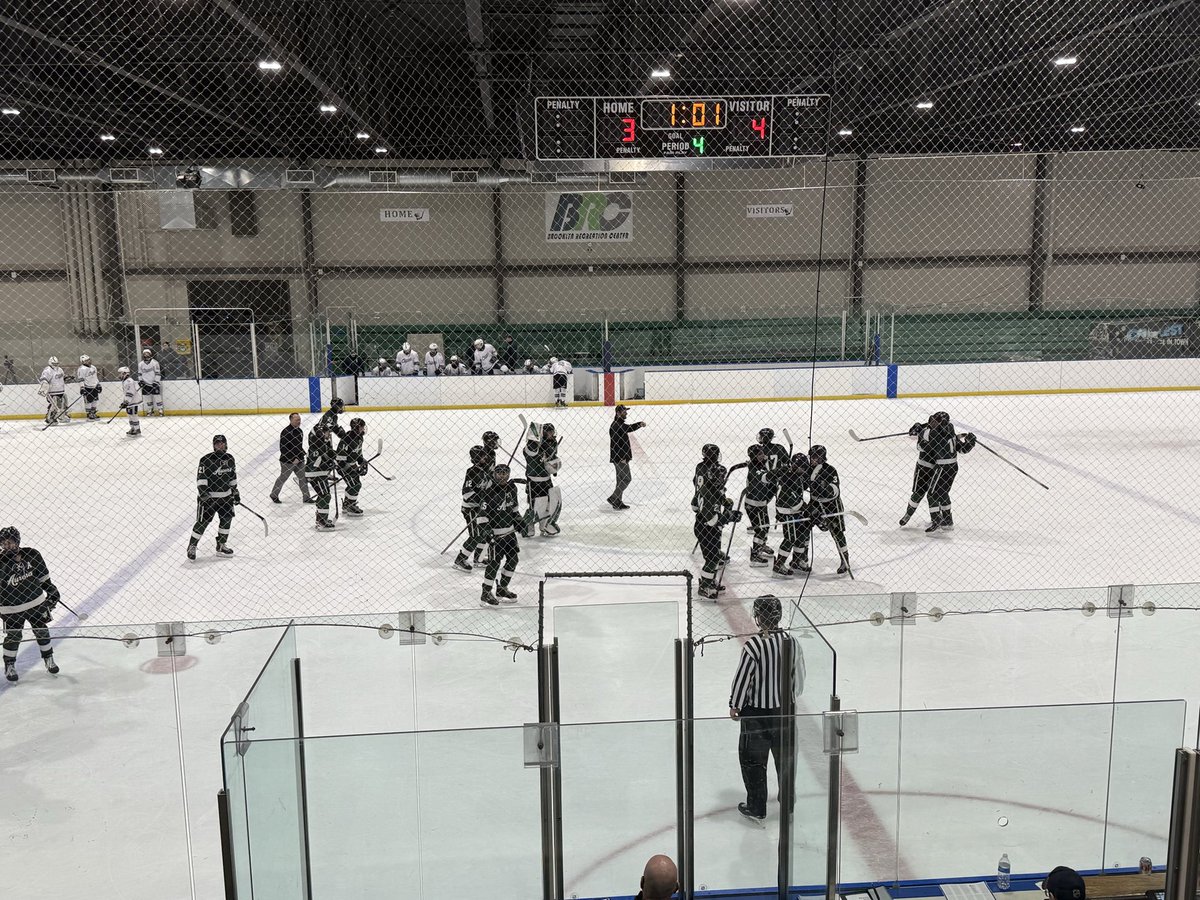 SOTPodcast's tweet photo. Final in overtime. #BaronCup III

@aurora_hockey 3
@SolonHockey 2

Aurora moves on to play Chagrin Falls Wednesday at 8pm

That game will be stream live in our YouTube channel https://t.co/GjB2sslCKG