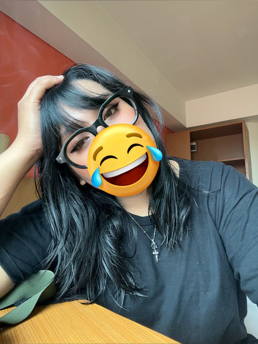 vyvyyy tweet media