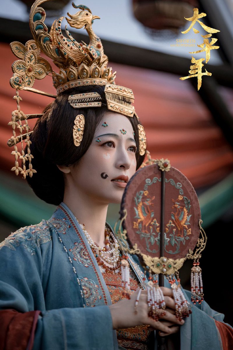 82_82828282's tweet image. 중국 사극 &amp;lt;태평년&amp;gt;에서 묘사된
전홍숙과 손태진의 혼례복

저 손태진 혼례복이랑 장신구는 ㅎㄷㄷ하다 ㄷㄷ 머리에 많이 얹느라 엄청 무거웠을 거 같은데