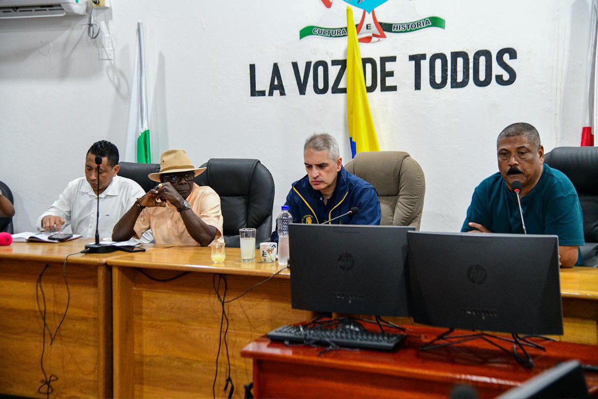 AdolfoRomeroB's tweet photo. Avanzamos en trabajo articulado por Urabá junto al Gobernador de Antioquia y alcaldes de la subregión, coordinando acciones inmediatas frente a la emergencia invernal. 🌧️💪

La prioridad: proteger la vida y el bienestar de nuestras comunidades. 🏘️

#GestiónDelRiesgo #Emergencia https://t.co/18gXb09a5K