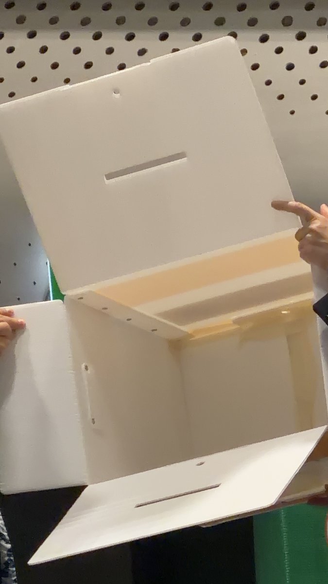 ChittaBrrr's tweet image. หีบประชามติได้ฟิวเจอร์บอร์ดแปะเทป เริ่ด เก๋ 7พันล้าน