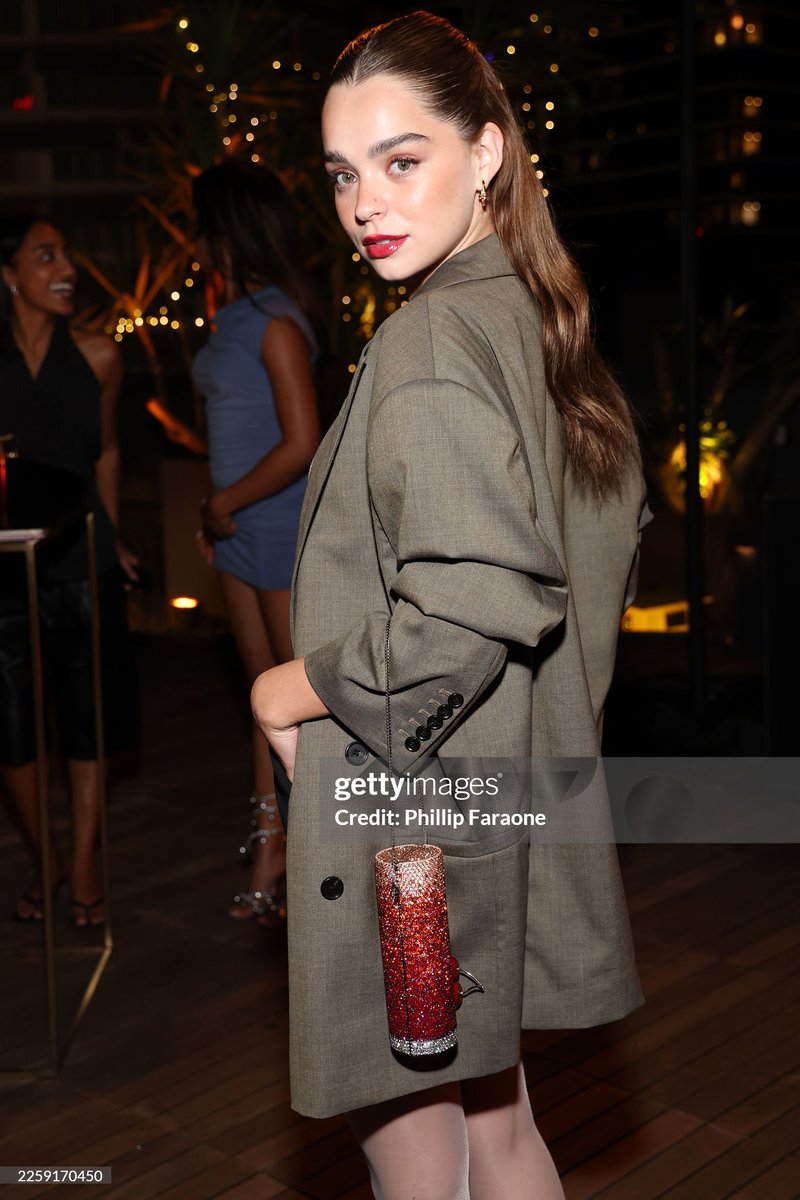 macagarcianews's tweet image. 📸 — Mace hace unos días en el evento de Johnnie Waker x Sabrina Carpenter 🖤