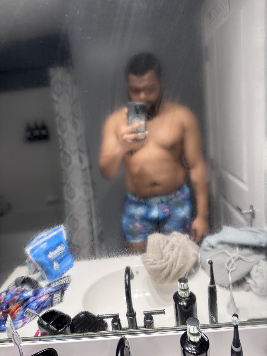 MarconSanders's tweet photo. Night and morning of New Year’s Day, took a toll on me 😂 https://t.co/7XIgfxDOin