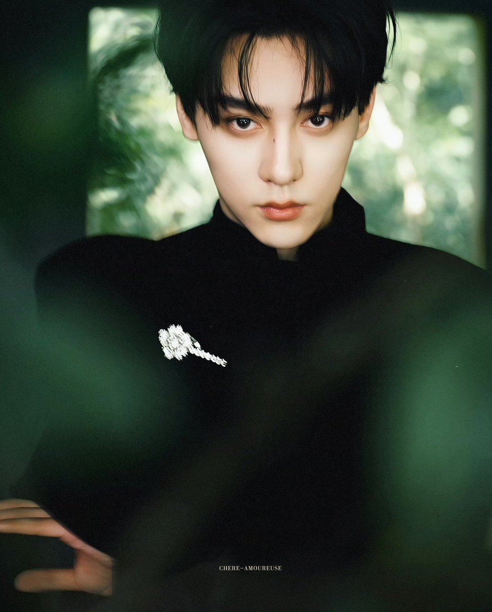 cc_cc_44_cc's tweet photo. YOUTH ROLE MODEL XUNING
#XuningChinaPictorial https://t.co/pqnn5AHU7k