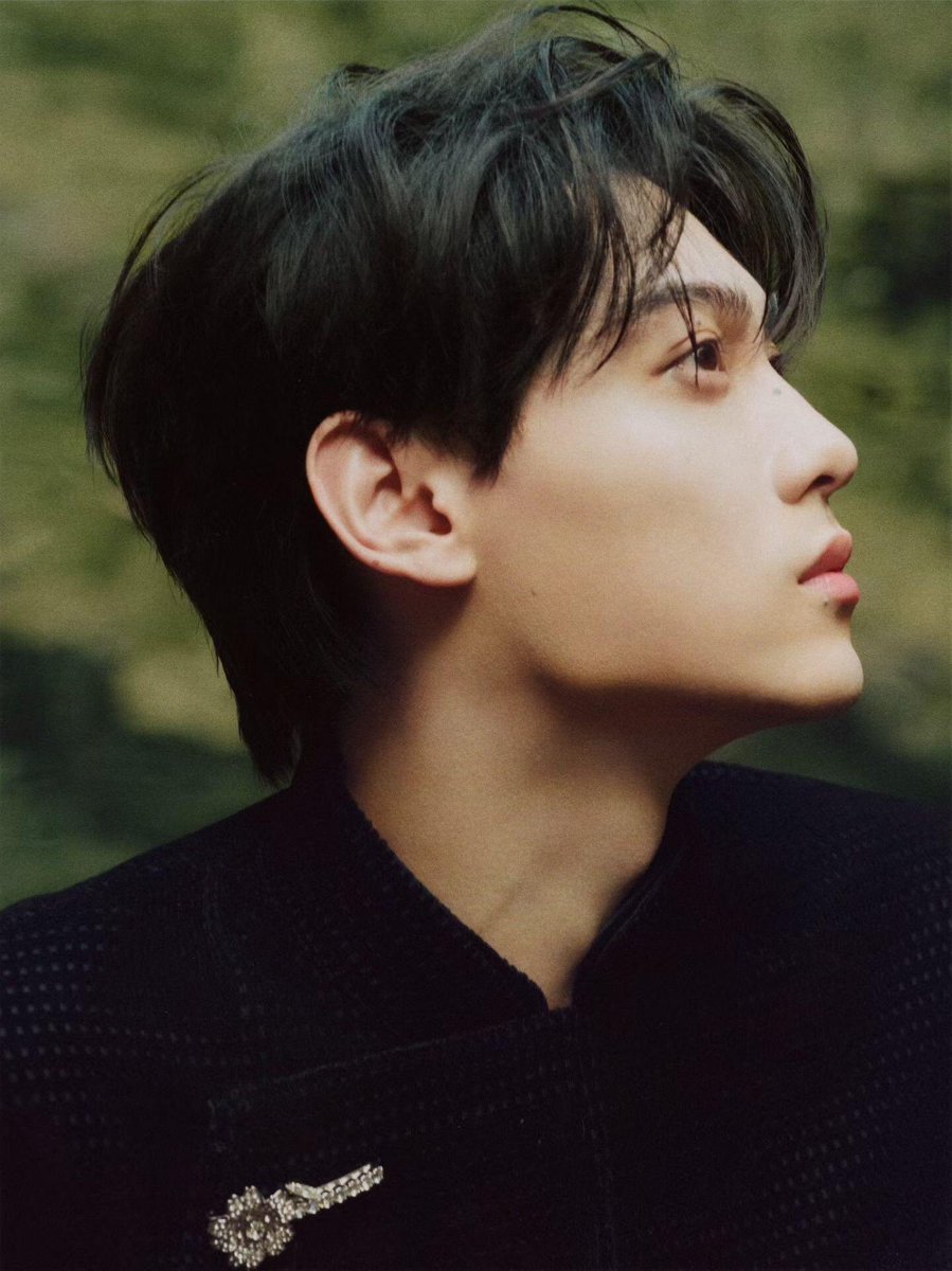 cc_cc_44_cc's tweet photo. YOUTH ROLE MODEL XUNING
#XuningChinaPictorial https://t.co/pqnn5AHU7k