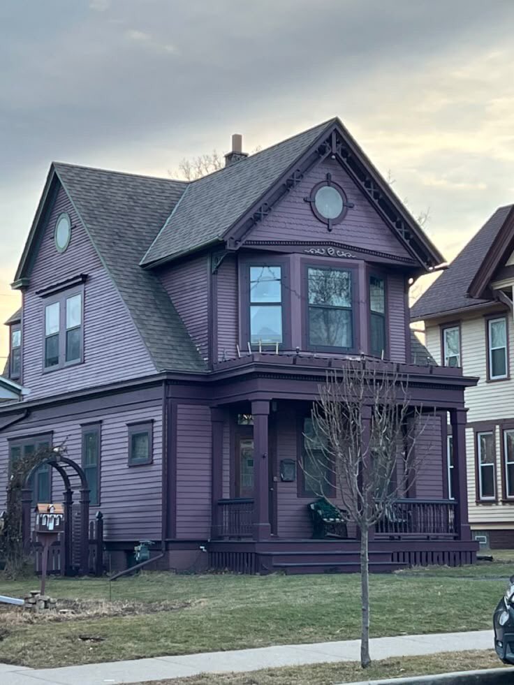 violettweets_'s tweet image. my dream house.