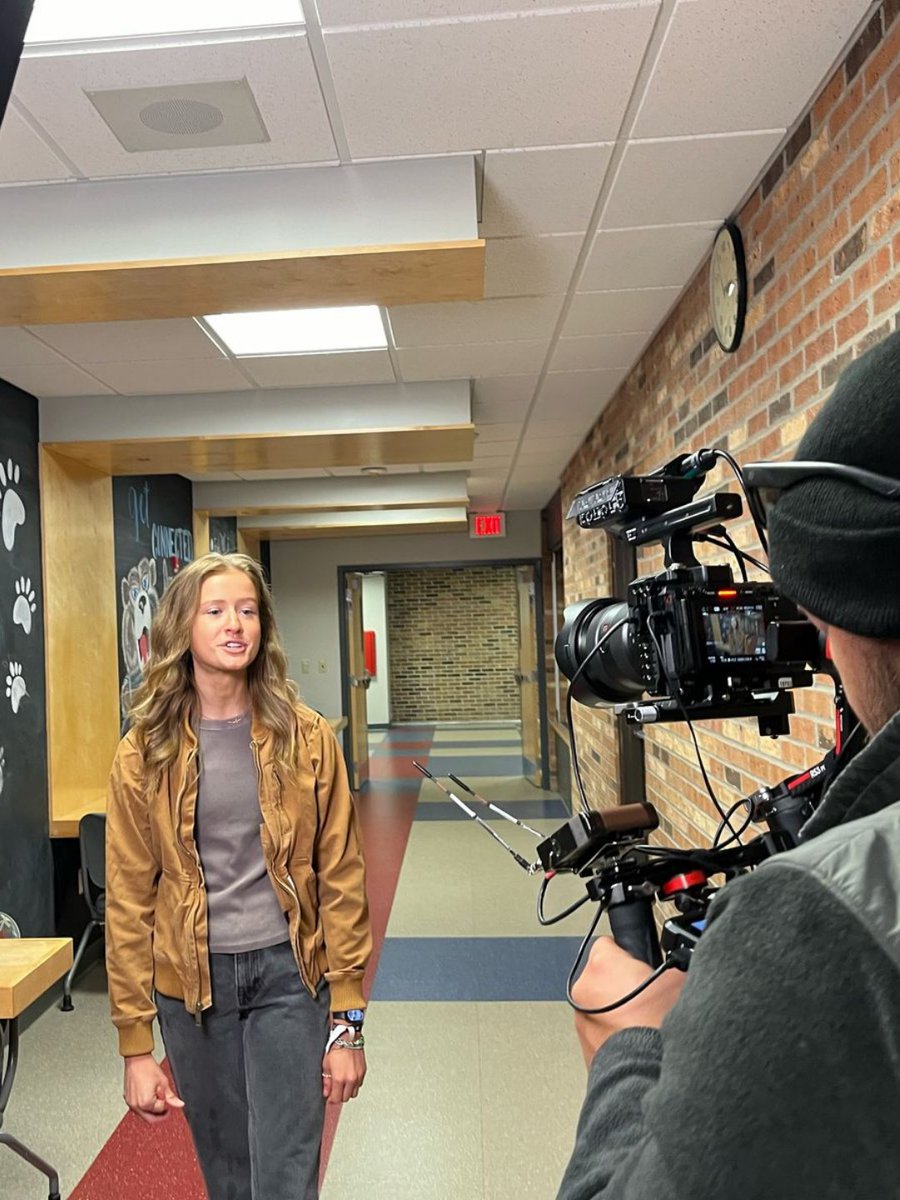 ShawneeState's tweet image. Next up is Lyndsay 👋

Lyndsay Heimbach found an affordable path to college at Shawnee State University, thanks to scholarships and campus support.

Check out her segment of the College Tour » shawnee.edu/college-tour/l…