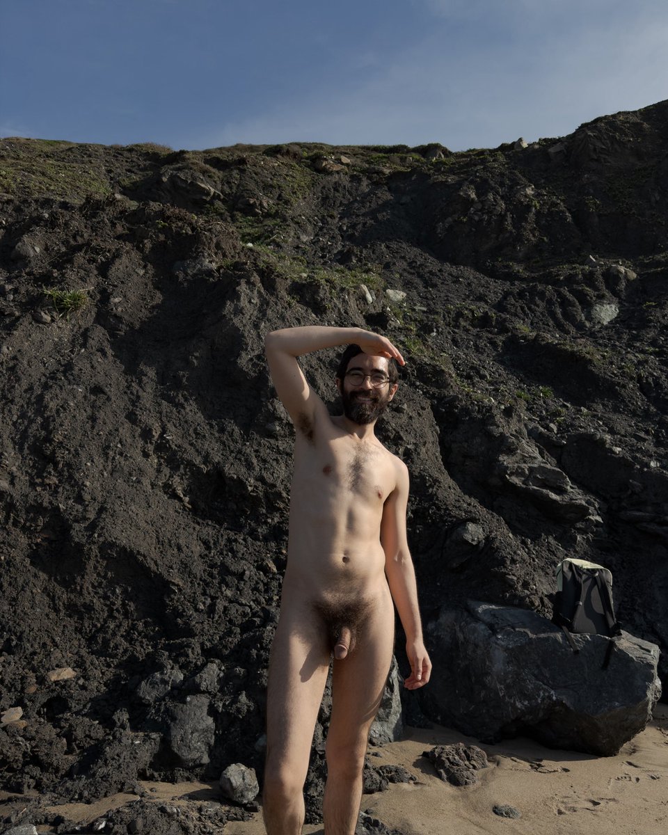 Fantastic warm weather in San Francisco!

Marshall Beach #naturism