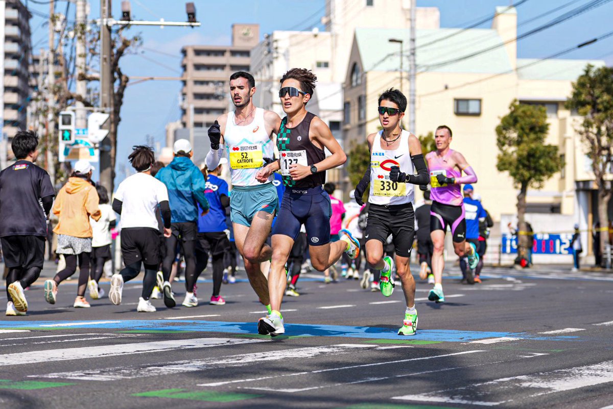 Tomoya_Ogikubo's tweet photo. あと2年前の都道府県駅伝で一緒に埼玉チームとして出場した、中央大学の佐藤大介が途中追い上げてきて並走した時は胸が熱くなりました！ https://t.co/Yxp3p3TGF8