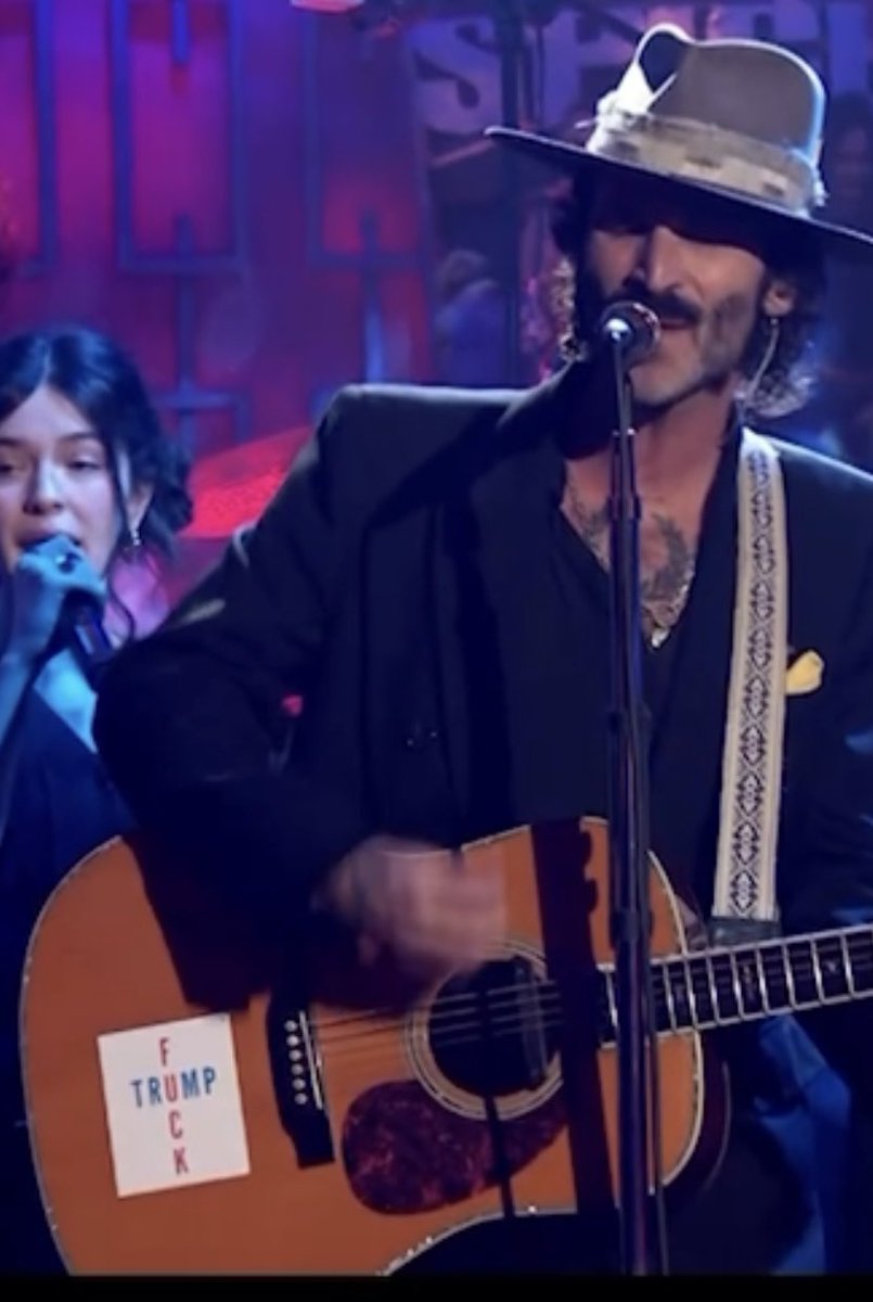 soyLiveForever's tweet photo. Bonita guitarra Lei https://t.co/NtEVt1vKHN