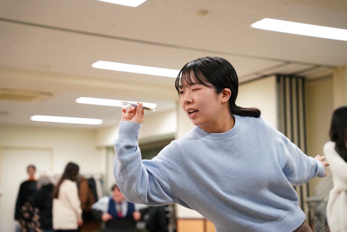 #ヤンバルクイナは真夜中に跳ぶ 
本番まで1週間を切りました！！
早いねぇ

これは…何の…どういう…シーンなんでしょうね…

強烈な舞台に仕上がってます
是非！✨
ticket.corich.jp/apply/417908/0…