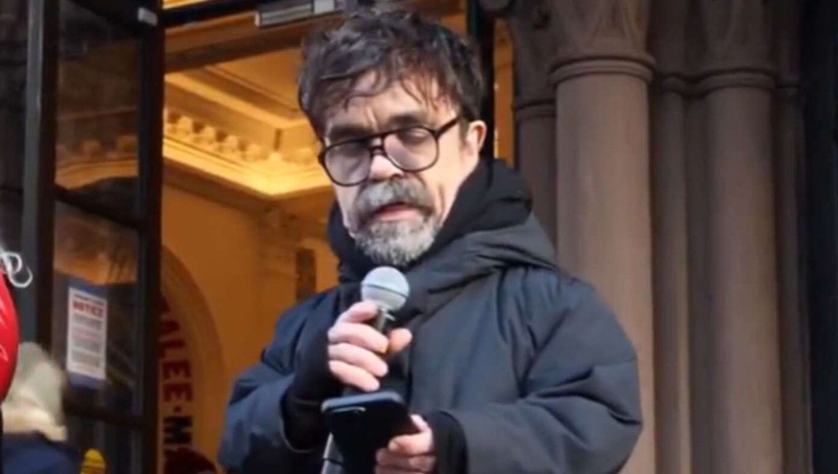 Peter Dinklage Receives Little Praise After Taking Short Time To Recite Small Poem buff.ly/AnnZ0EH