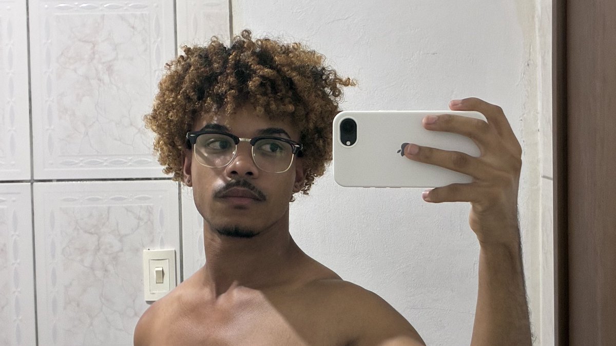 originalvisu's tweet photo. Refazendo as pazes com o meu cabelo. https://t.co/RGcGF9bEjA