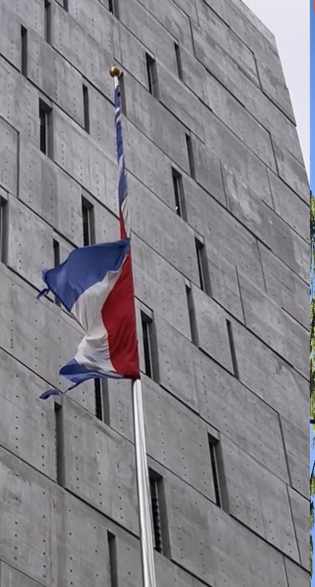 Hoy una conocida subió esta foto de cómo estaba el pabellón de la Asamblea Legislativa y creo que no hay imagen que más represente el momento. 

Por vos, Costa Rica, acá vamos a resistir.