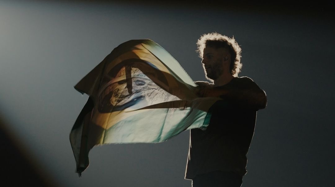 acervoshads's tweet photo. 🚨 NEM LULA, NEM BOLSONARO: a partir de 1 de janeiro de 2027, quem assumirá a presidência do Brasil será M Shadows. https://t.co/njNgXiE3WX